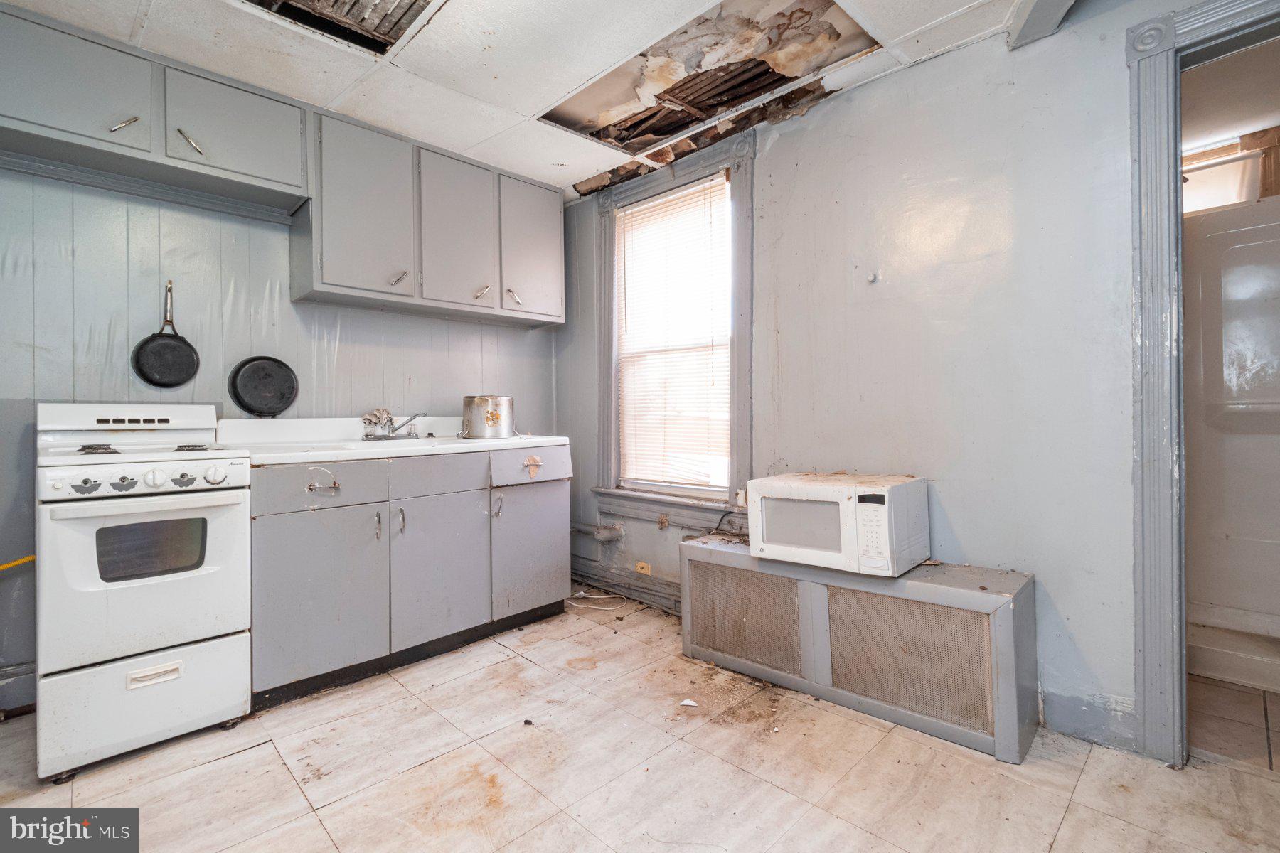 2273 Reisterstown Road Baltimore, MD 21217 - Photo 18 of 27 a kitchen with a stove a sink and a refrigerator