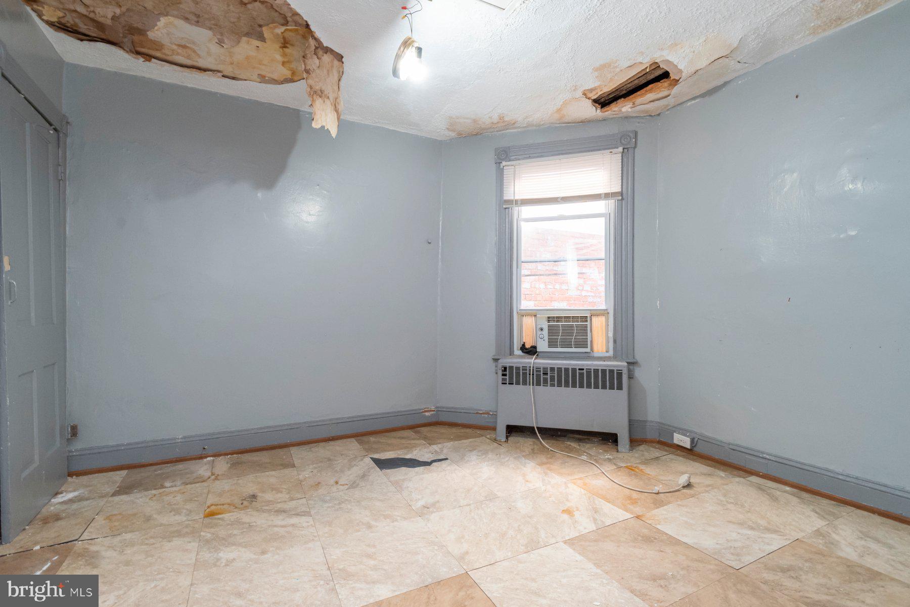 2273 Reisterstown Road Baltimore, MD 21217 - Photo 23 of 27 a view of room with window