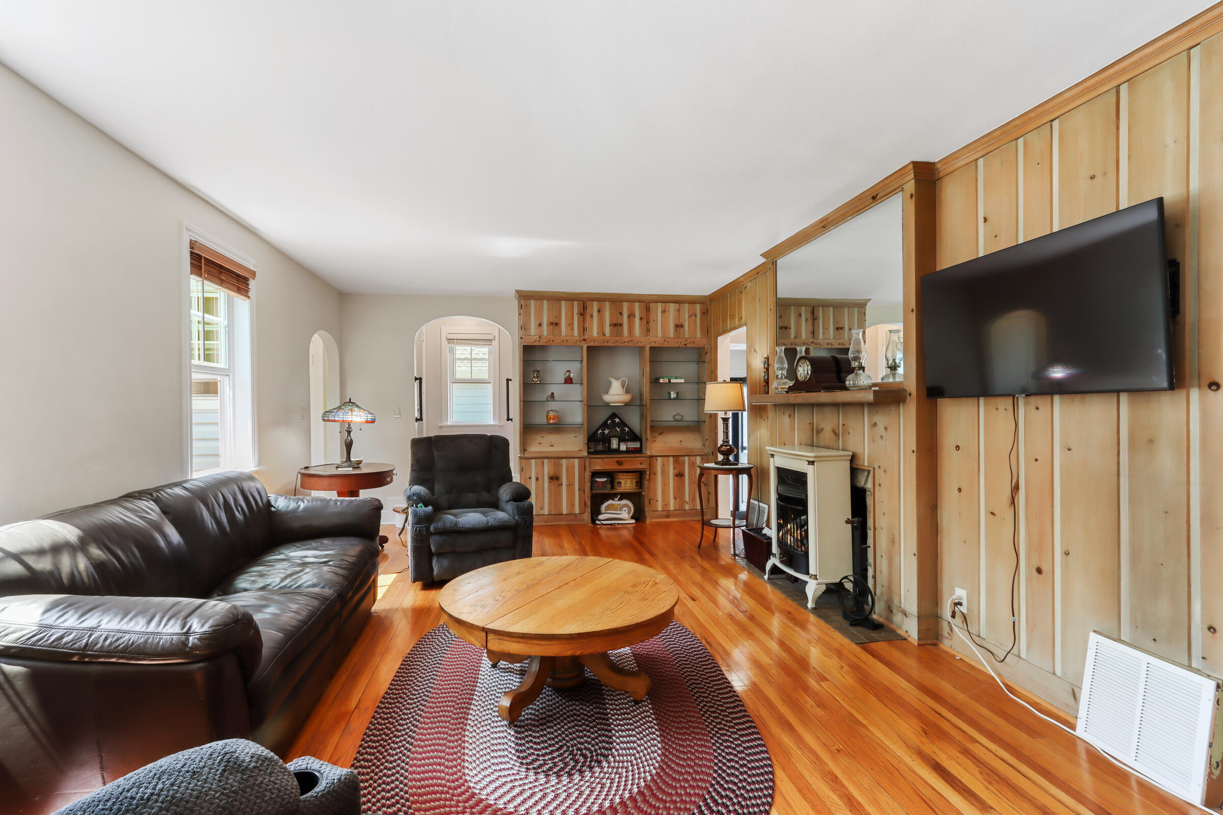 1133 Racine Street Delavan, WI 53115 - Photo 12 of 32 Living Room 5