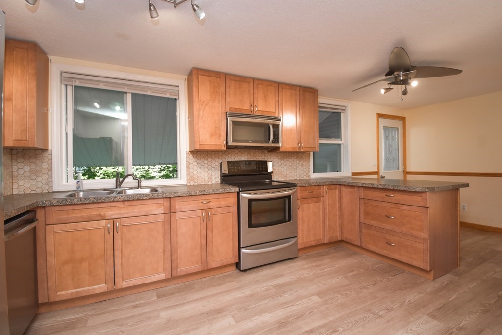 111 Pineview Drive Springfield, MA 01119 - Photo 8 of 42 Gallery Image 8