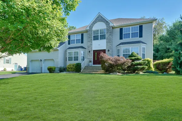 $895,000 | 786 Applewood Court, Jackson, NJ 08527