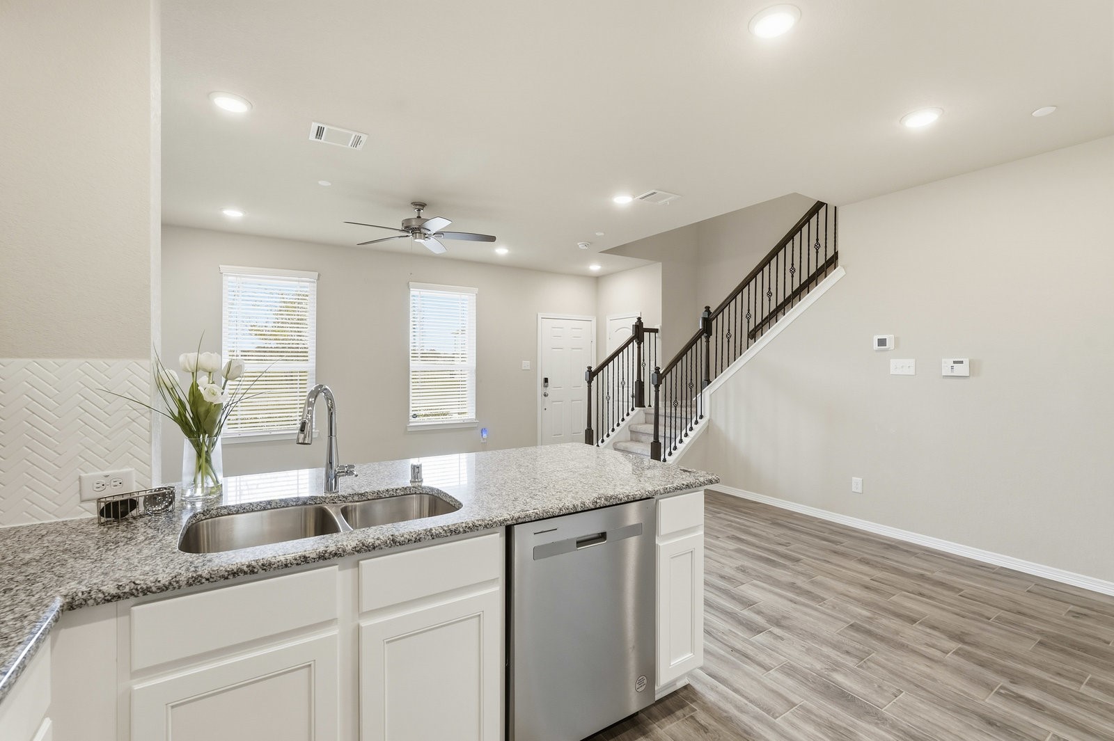 8038 Scanlan Trace Missouri City, TX 77459 - Photo 15 of 25 a hallway with sink and mirror