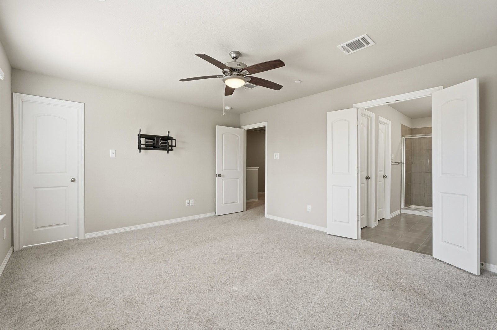 8038 Scanlan Trace Missouri City, TX 77459 - Photo 21 of 25 a view of an empty room