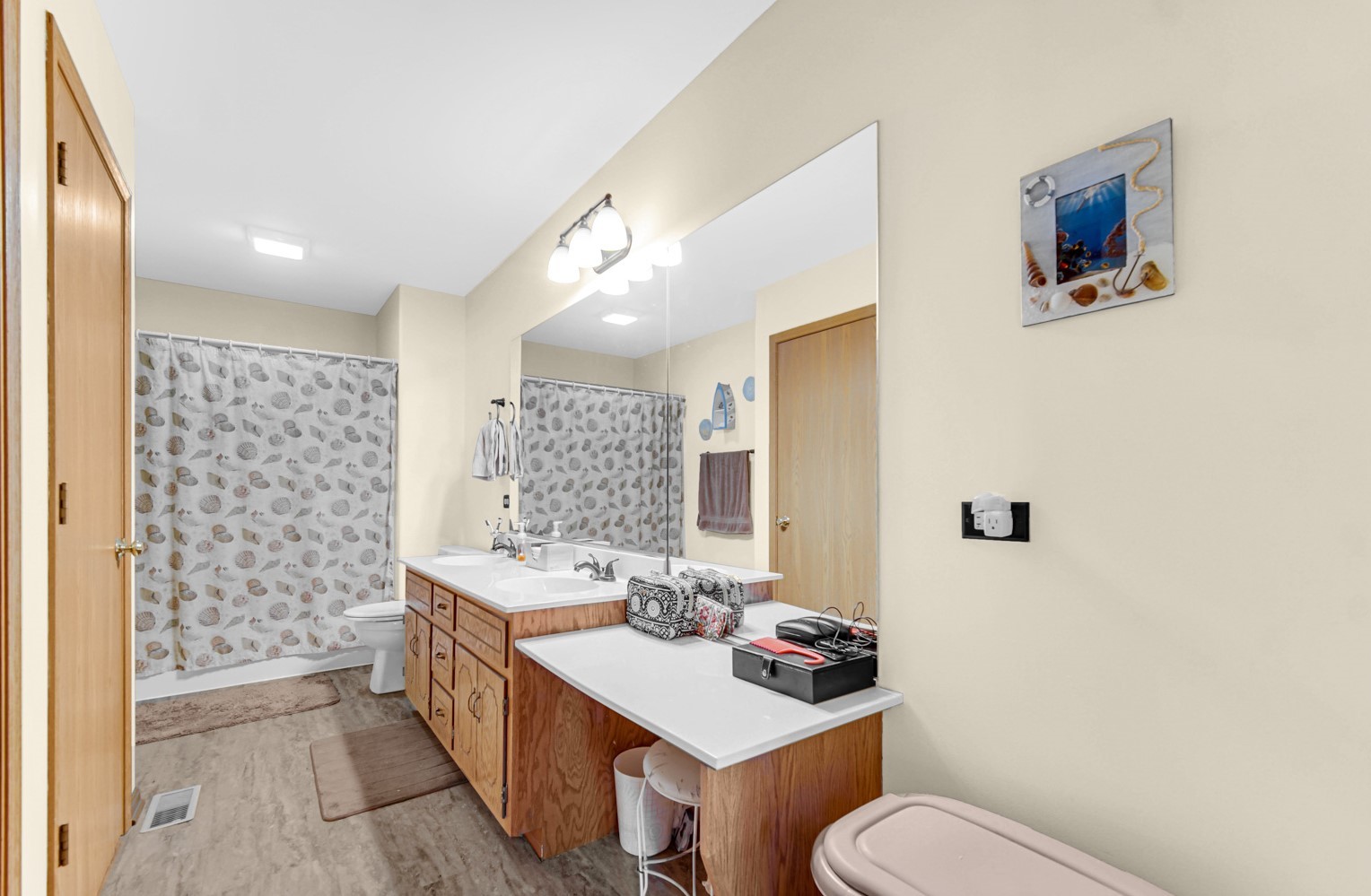 511 Davidson Drive, Unit B Minooka, IL 60447 - Photo 8 of 10 a bathroom with a sink a toilet a mirror and shower