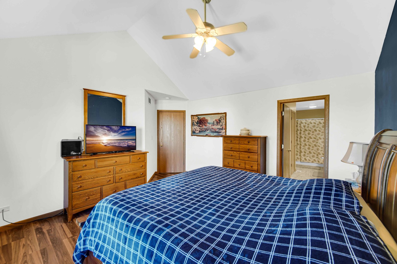 511 Davidson Drive, Unit B Minooka, IL 60447 - Photo 9 of 10 a bedroom with a bed and a dresser