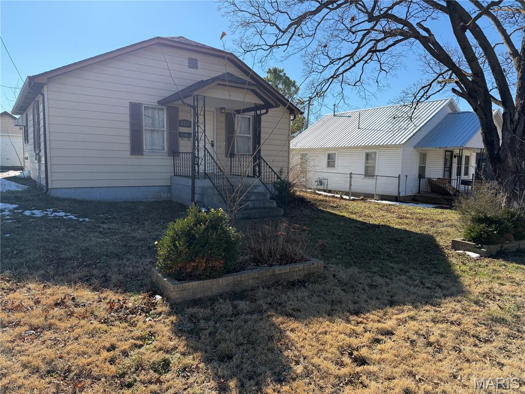 464 West 3rd Street Lebanon, MO 65536 - Photo 2 of 19