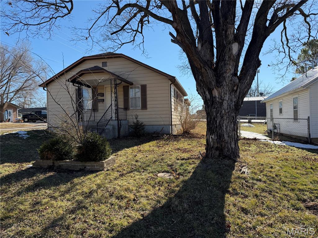 464 West 3rd Street Lebanon, MO 65536 - Photo 3 of 19