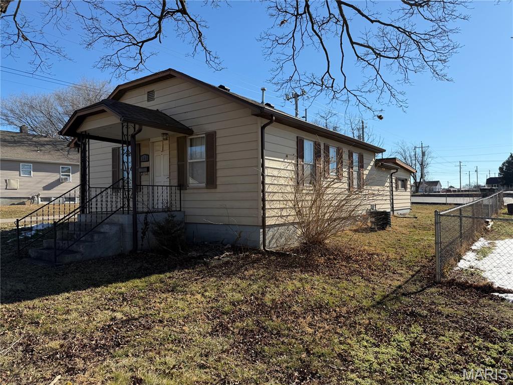 464 West 3rd Street Lebanon, MO 65536 - Photo 4 of 19