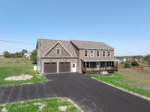 $679,000 | 106 Amberside Drive, Hermon, ME 04401