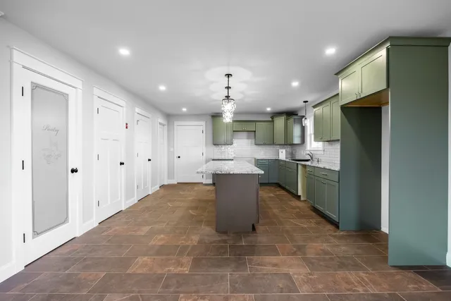 $679,000 | 106 Amberside Drive, Hermon, ME 04401