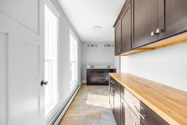 $679,000 | 106 Amberside Drive, Hermon, ME 04401