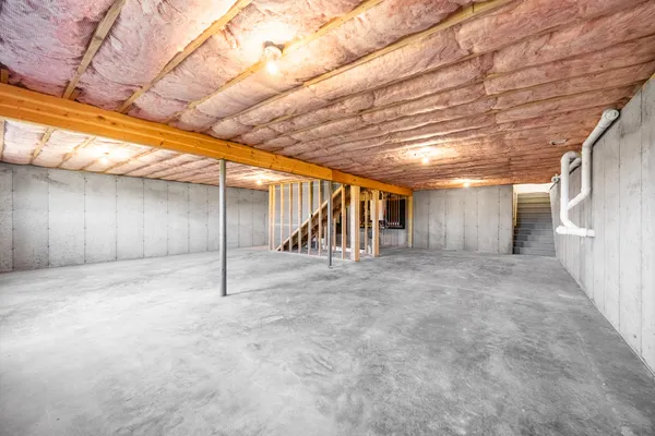 $679,000 | 106 Amberside Drive, Hermon, ME 04401