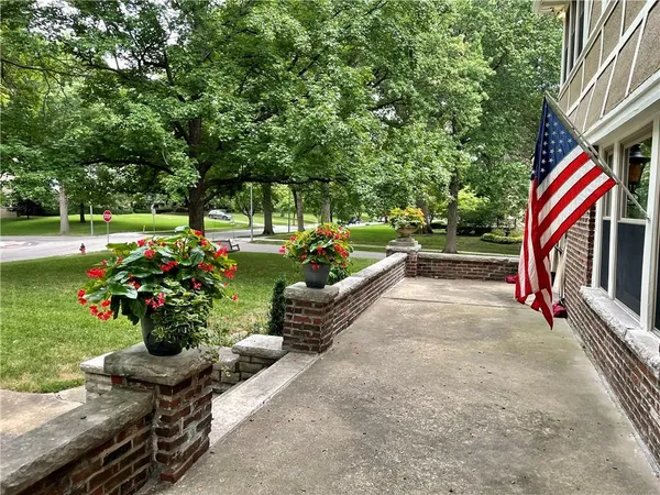 $1,850,000 | 801 West 56th Street, Kansas City, MO 64113