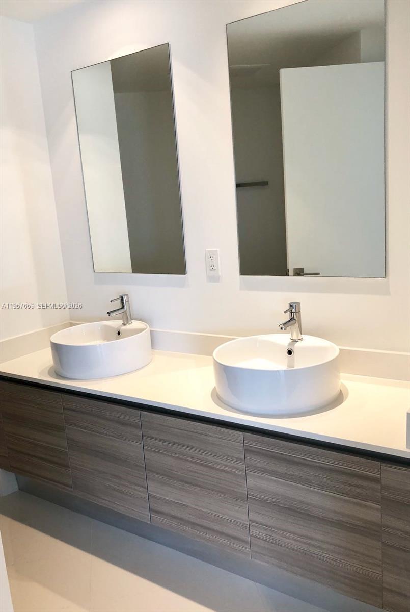 121 Northeast 34th Street, Unit 2704 Miami, FL 33137 - Photo 15 of 41