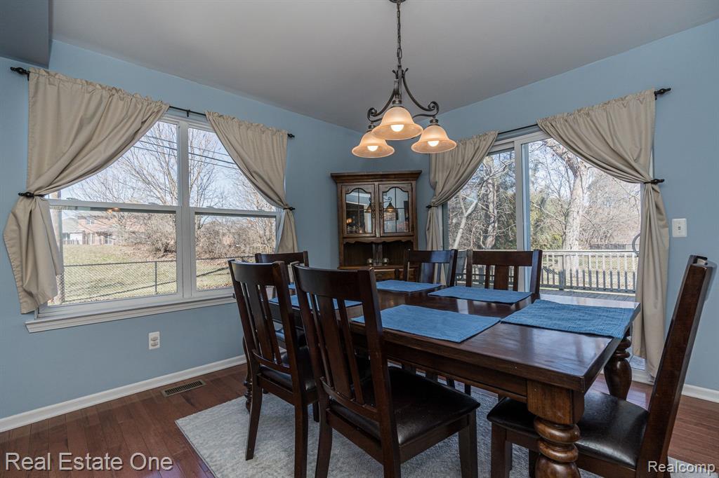 390 Shadywood Road Rochester Hills, MI 48307 - Photo 9 of 38
