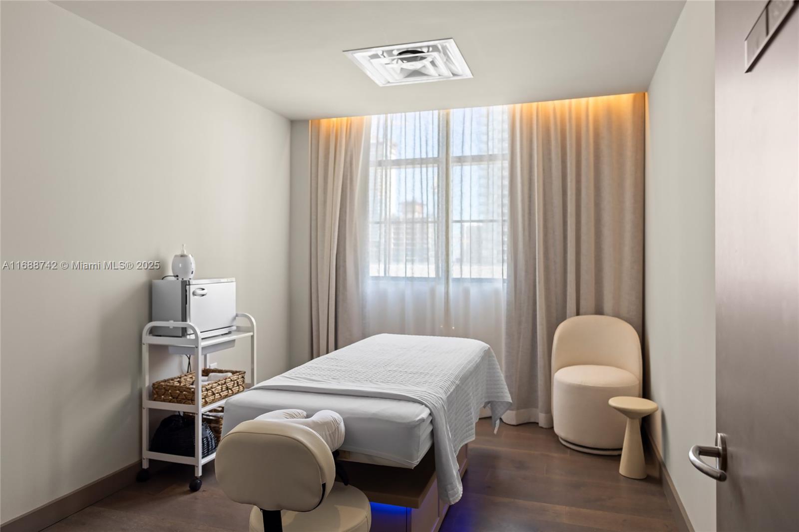 159 Northeast 6th Street, Unit 3013 Miami, FL 33132 - Photo 51 of 53 a bedroom with a bed and a chair