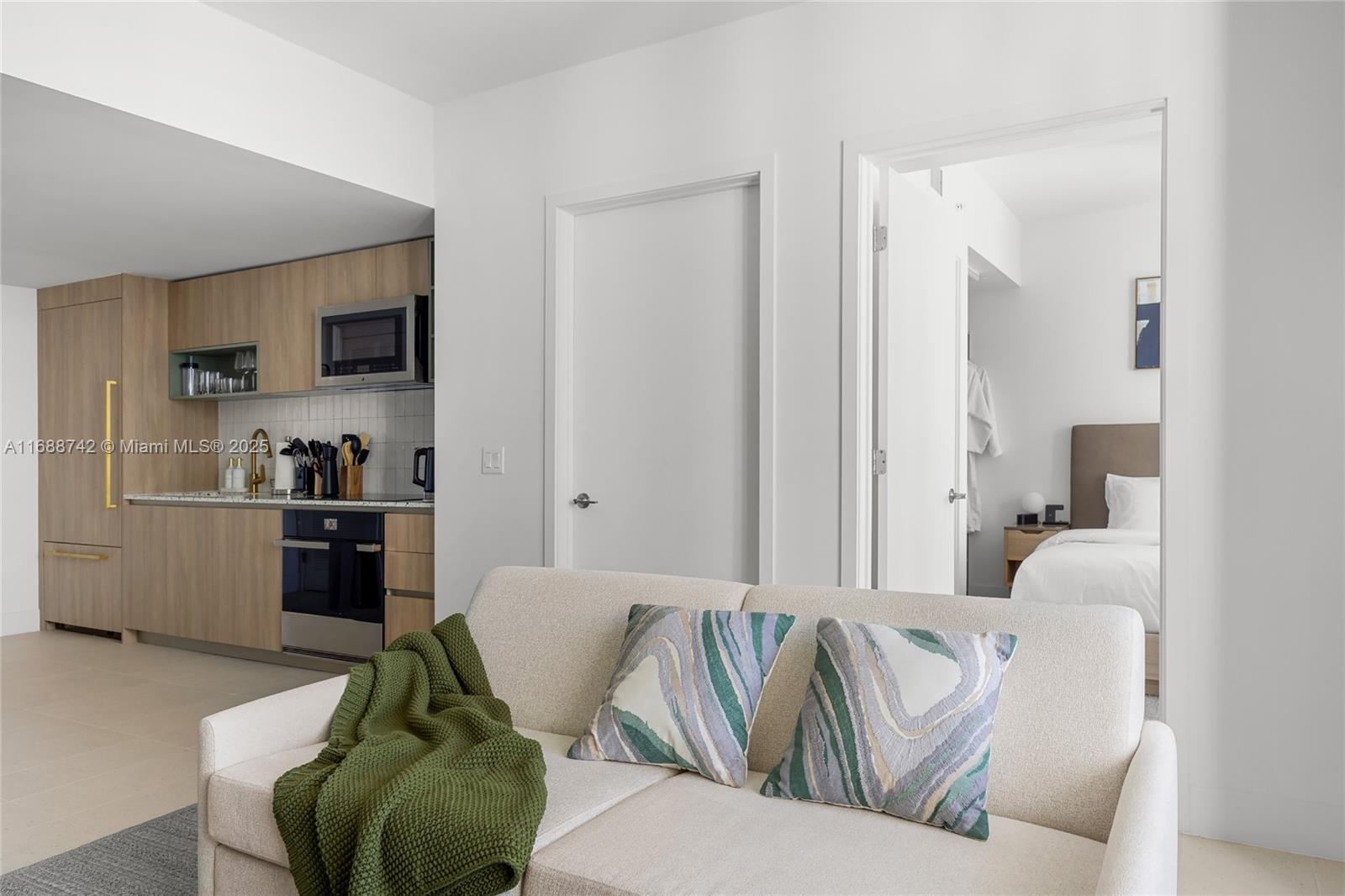 159 Northeast 6th Street, Unit 3013 Miami, FL 33132 - Photo 6 of 53 a living room with furniture and a couch