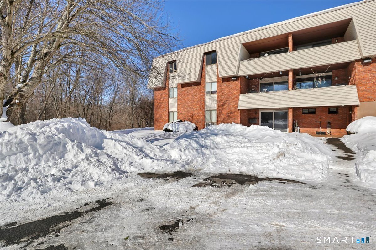 565 Talcottville Road, Unit 1A1 Vernon, CT 06066 - Photo 2 of 27 a large building with a large window in front of house