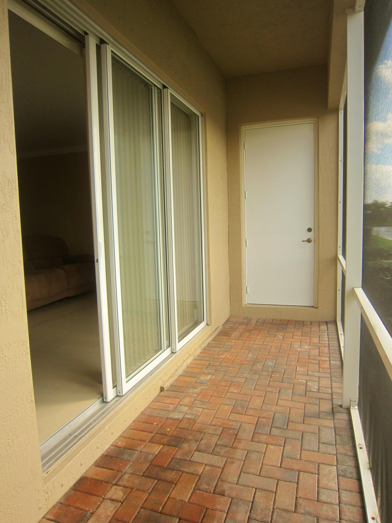 2164 Oakmont Drive Riviera Beach, FL 33404 - Photo 26 of 29 012