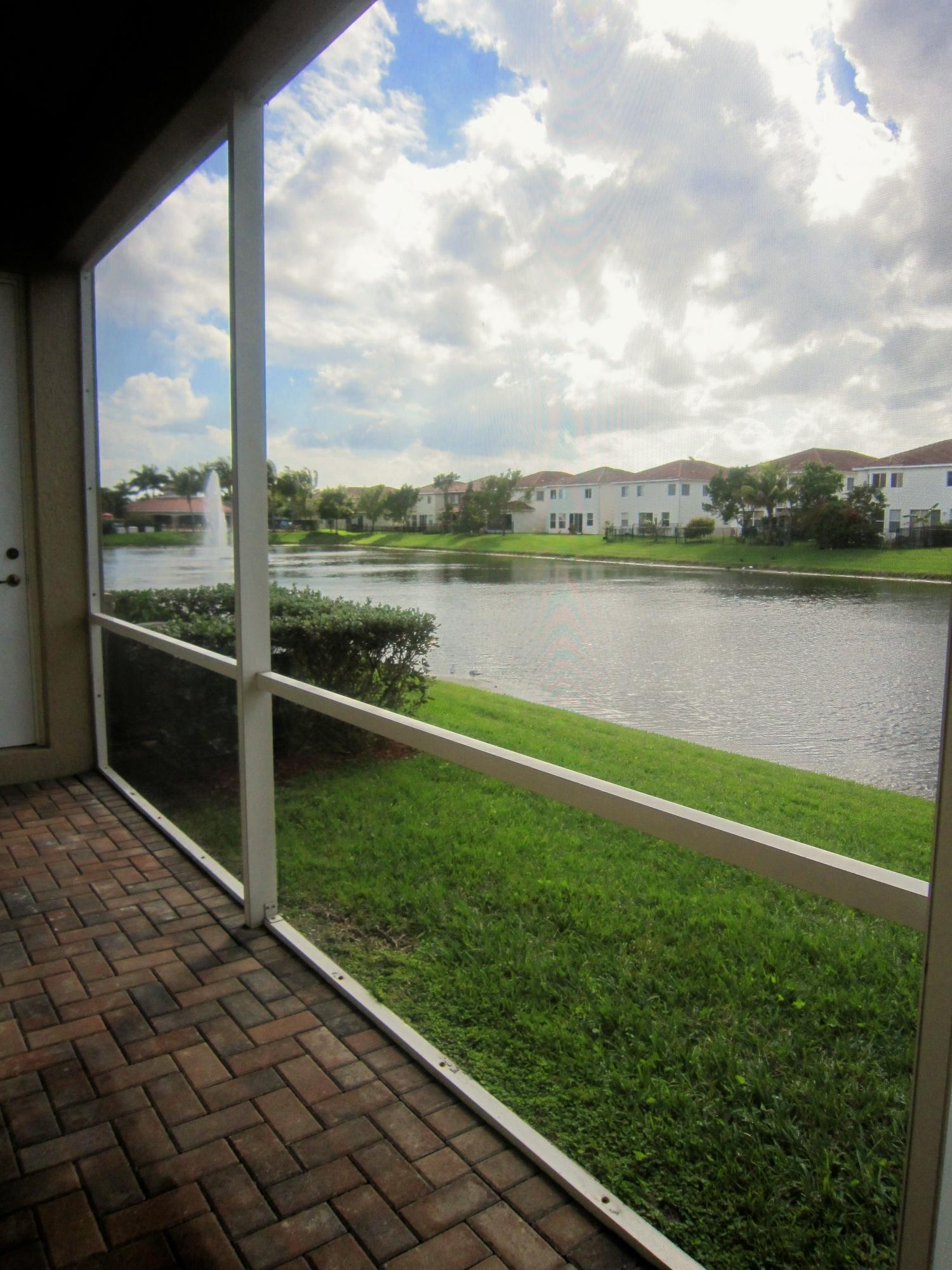 2164 Oakmont Drive Riviera Beach, FL 33404 - Photo 3 of 29 013