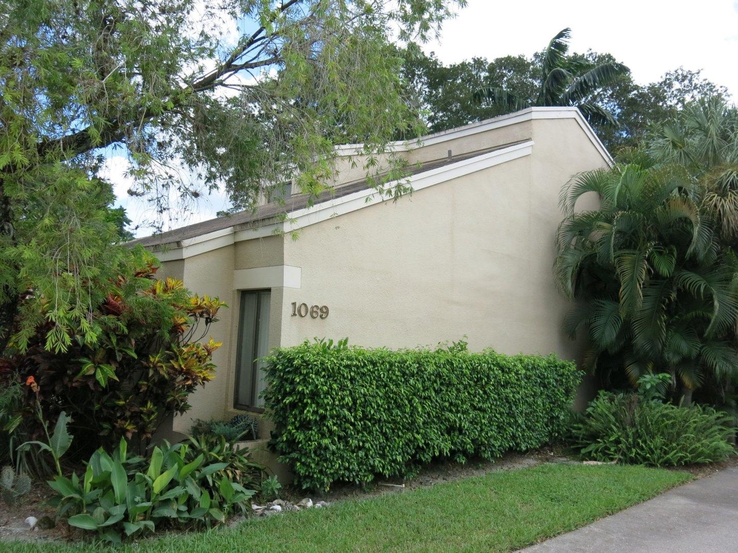 1069 Northwest 13th Street, Unit 5 Boca Raton, FL 33486 - Photo 3 of 24 Img_3241