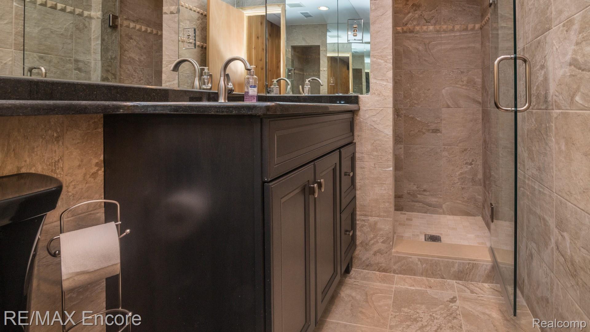 1177 Burnham Road Bloomfield Hills, MI 48304 - Photo 43 of 75 066_59.jpg
