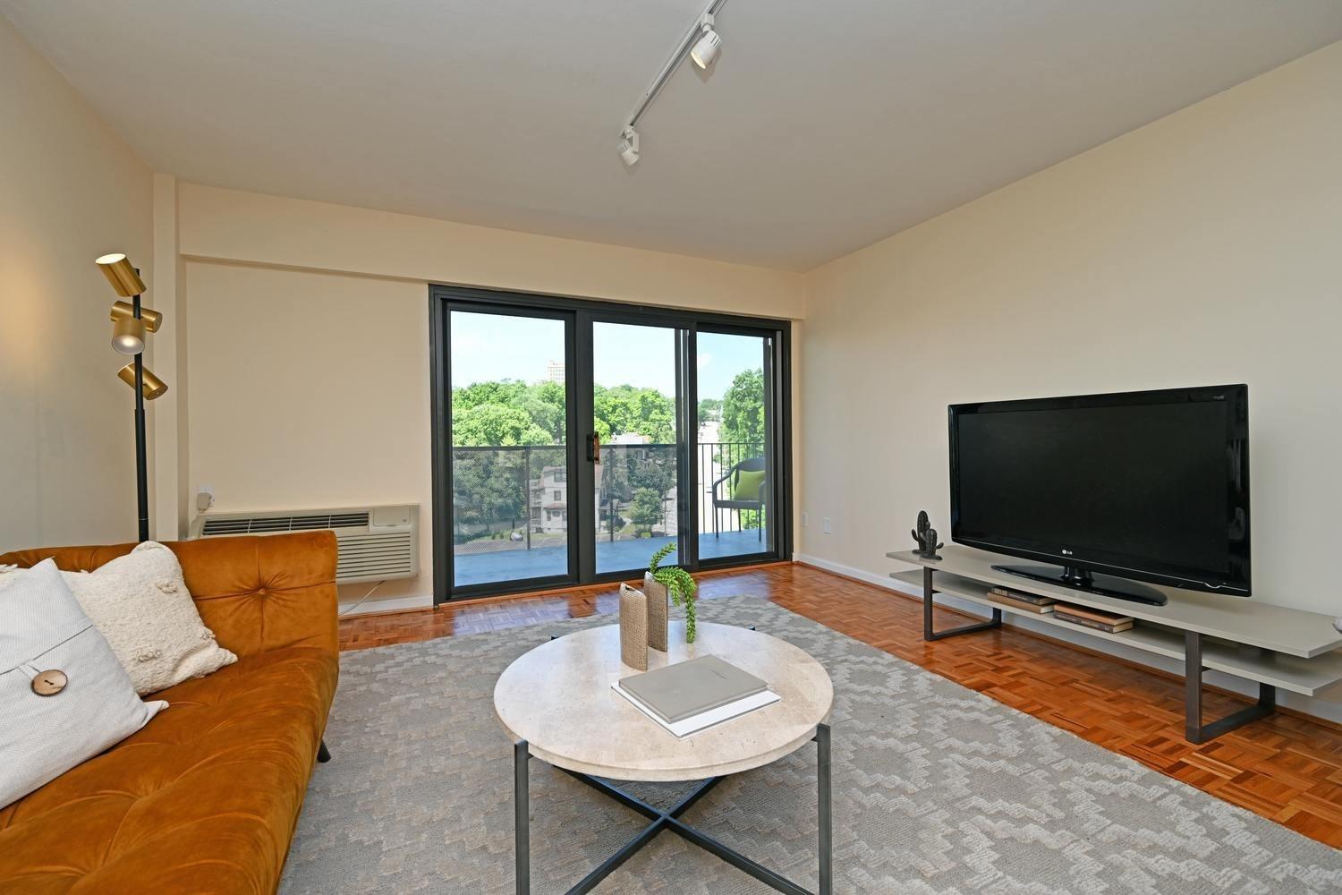 1815 William Howard Taft Road, Unit 810 Cincinnati, OH 45206 - Photo 7 of 26