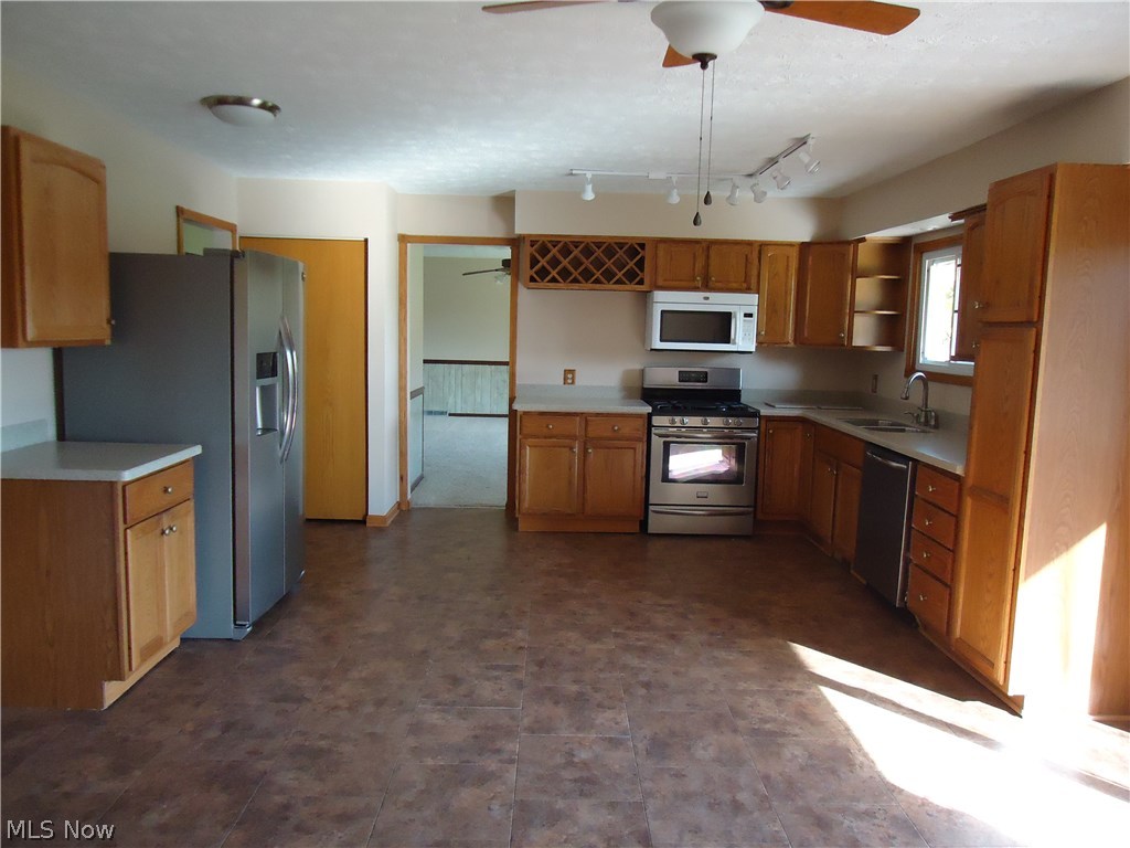 1656 Ridgewood Road Wadsworth, OH 44281 - Photo 3 of 23 Gallery Image 3