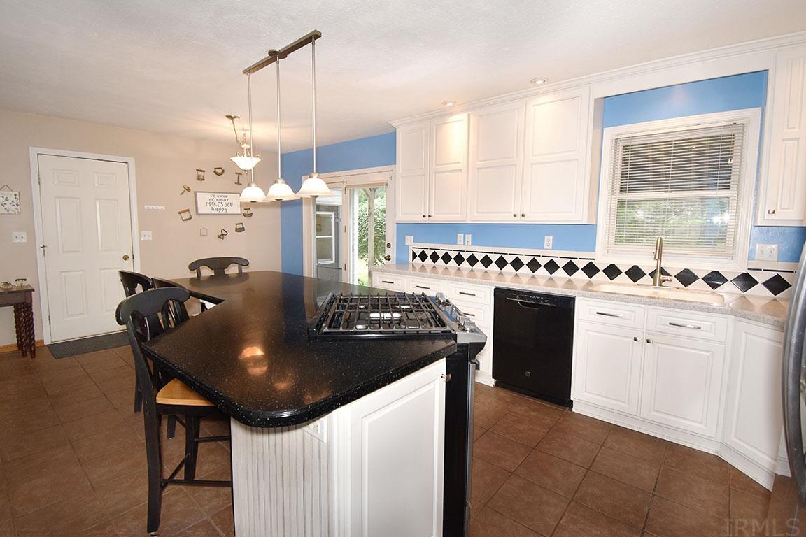 706 Spring Valley Drive Middlebury, IN 46540 - Photo 9 of 36 Gallery Image 9