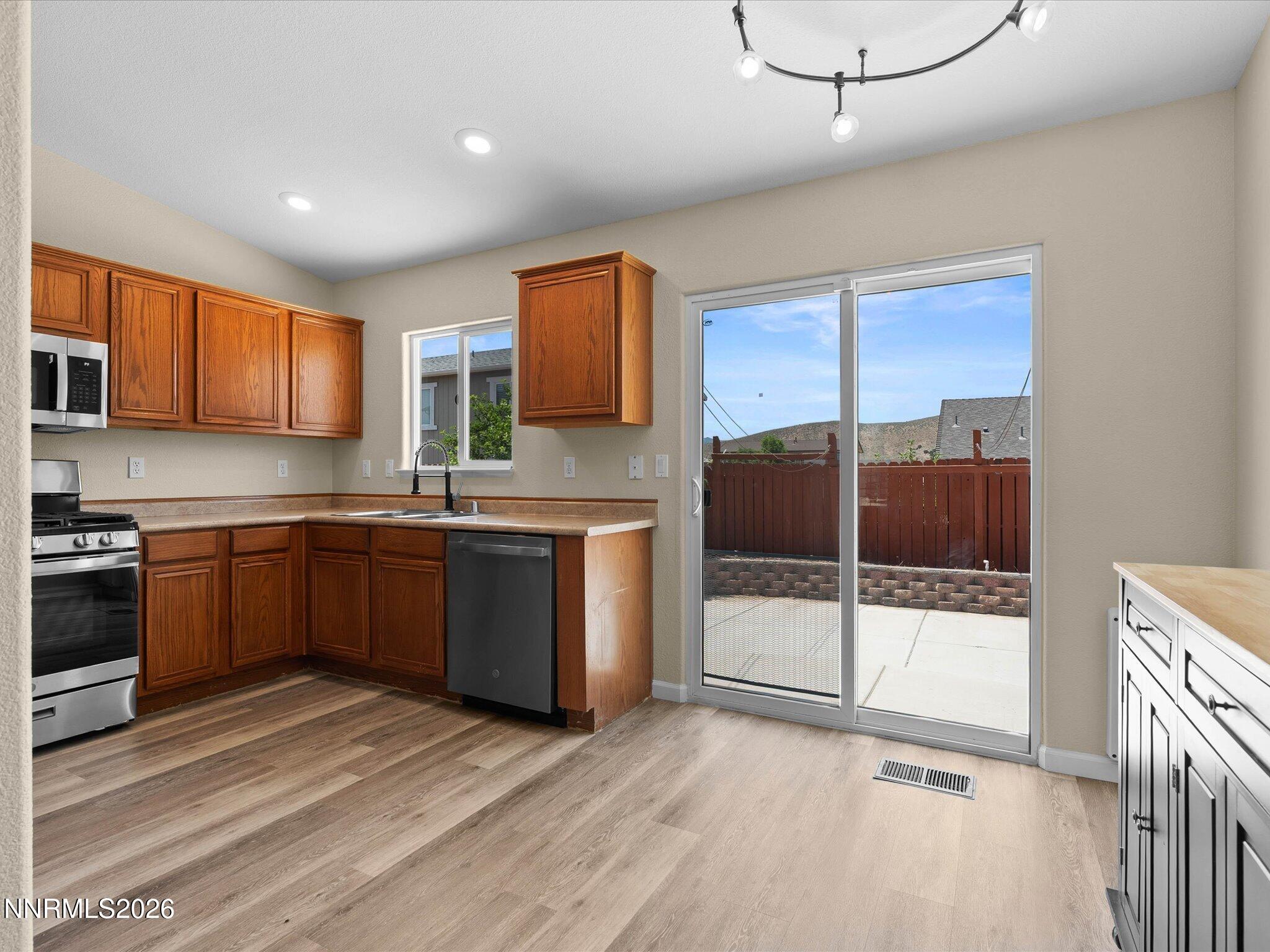 18327 Vineyard Court Reno, NV 89508 - Photo 7 of 30 09-18327 Vineyard Ct-108