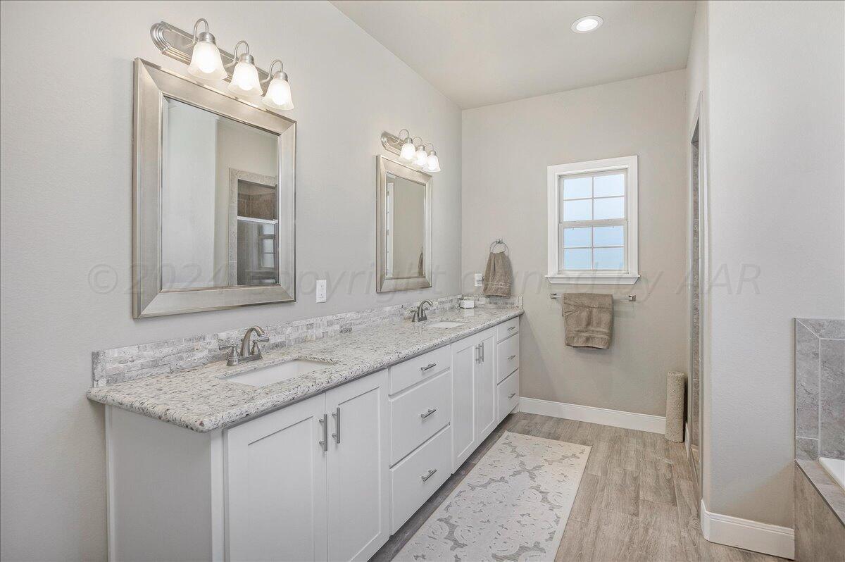 10075 Ten Pt Road Canyon, TX 79015 - Photo 14 of 28 17-Master Bathroom