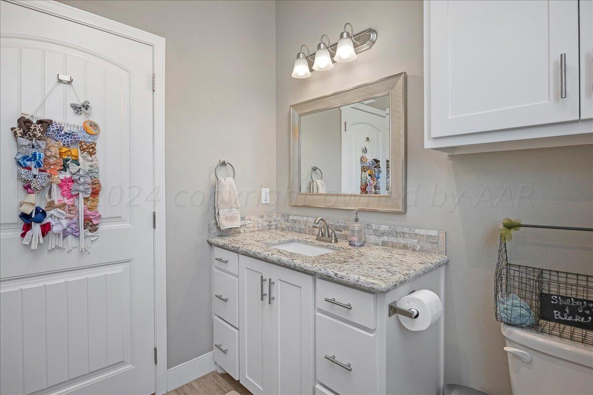 10075 Ten Pt Road Canyon, TX 79015 - Photo 17 of 28 21-Bathroom 2