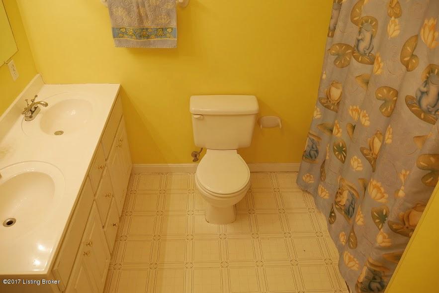 571 Brock Road Rineyville, KY 40162 - Photo 58 of 94 Brock Rd 2nd Floor Bath