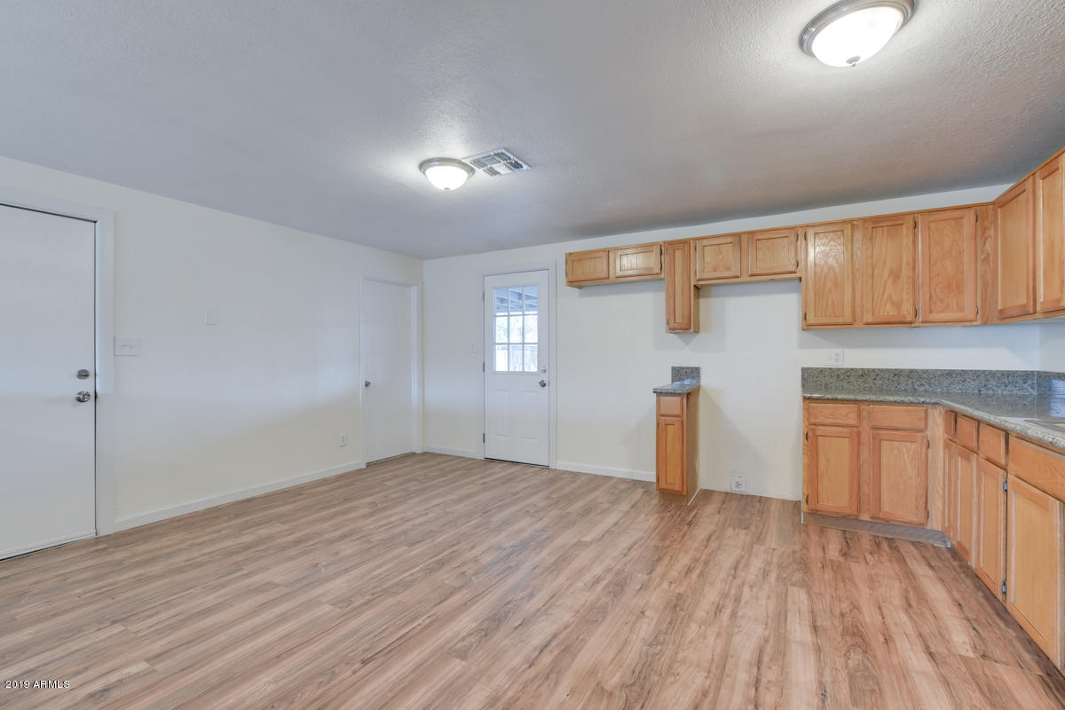 7102 West Granada Road Phoenix, AZ 85035 - Photo 8 of 32 7102-West-Granada-Road-17