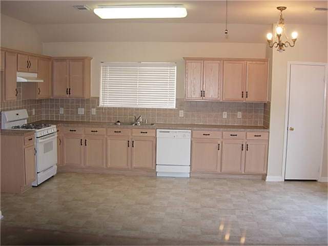 29614 North Legends Bend Lane Spring, TX 77386 - Photo 2 of 12 A VIEW OF THE KITCHEN AND BREAKFAST AREA.