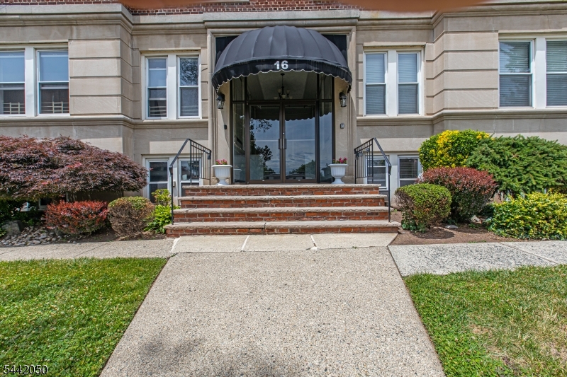 16 Forest Street Montclair, NJ 07042 - Photo 3 of 24