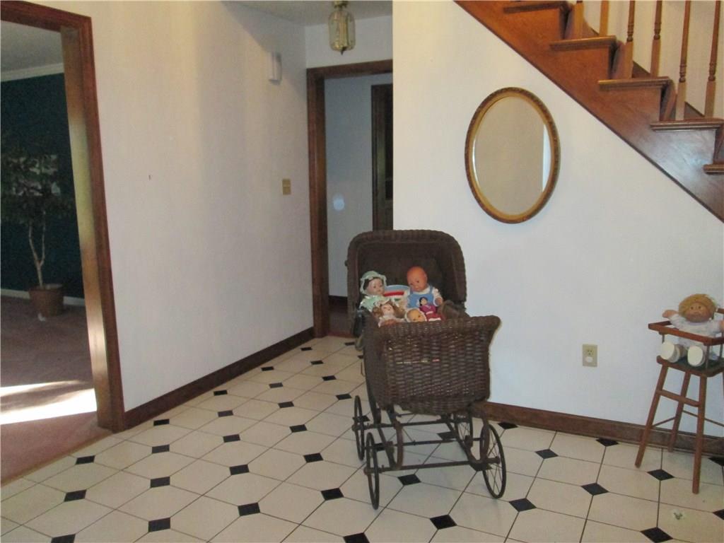 2340 Rochester Road Franklin Park, PA 15237 - Photo 3 of 24 Entry