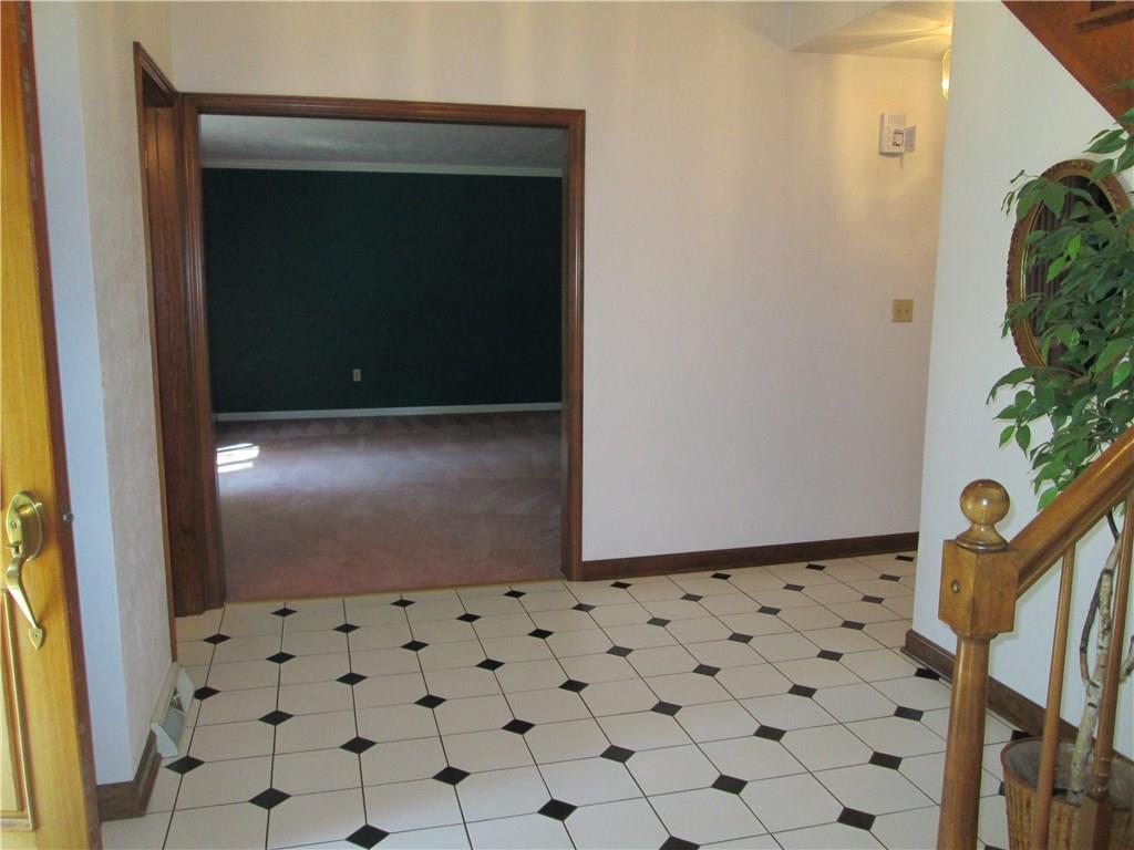 2340 Rochester Road Franklin Park, PA 15237 - Photo 4 of 24 Entry