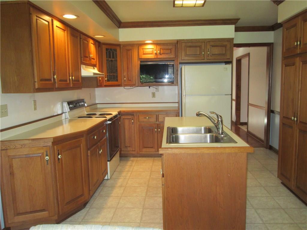 2340 Rochester Road Franklin Park, PA 15237 - Photo 6 of 24 Kitchen
