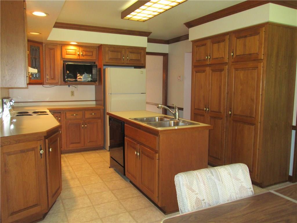 2340 Rochester Road Franklin Park, PA 15237 - Photo 7 of 24 Kitchen