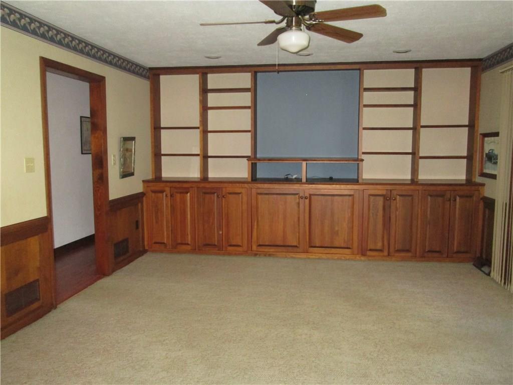 2340 Rochester Road Franklin Park, PA 15237 - Photo 9 of 24 Family Room