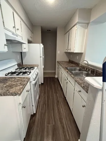 $2,200 | 6815 Blue Dawn Trail, Unit B, Austin, TX 78744