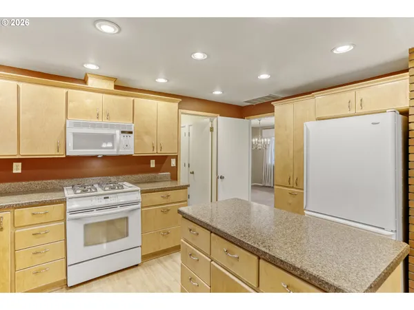 $699,000 | 21120 Southeast Lansing Lane, Damascus, OR 97089