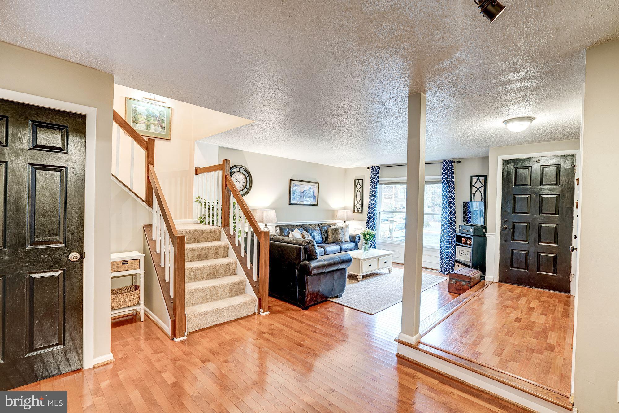1614 Oak Spring Way Reston, VA 20190 - Photo 13 of 85 Living Room