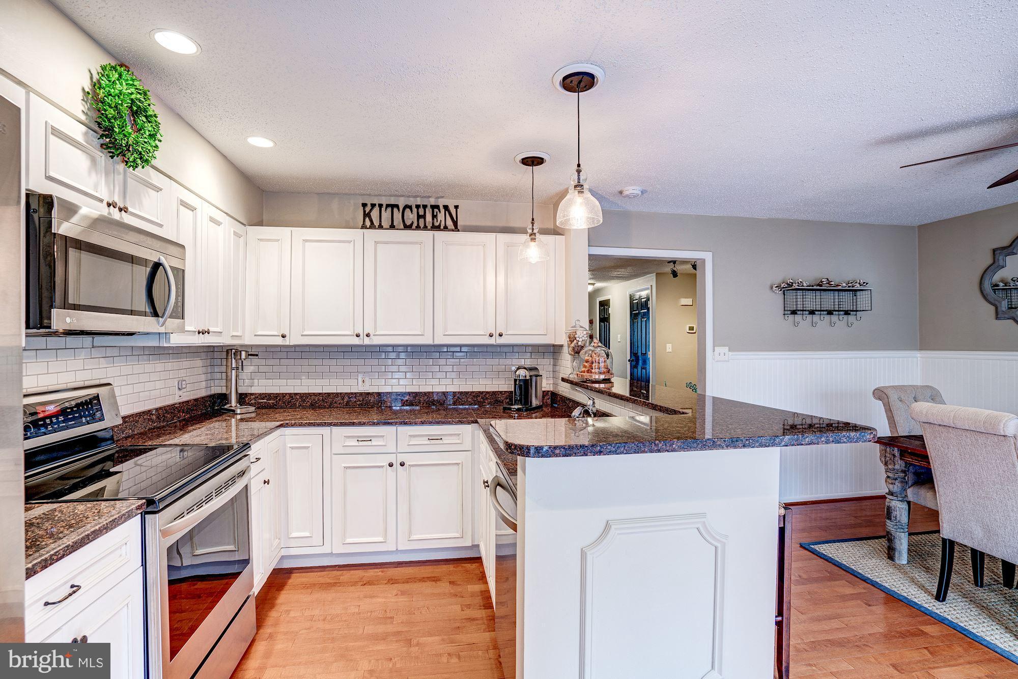 1614 Oak Spring Way Reston, VA 20190 - Photo 19 of 85 Kitchen - Newer Stainless Steel Appliances!