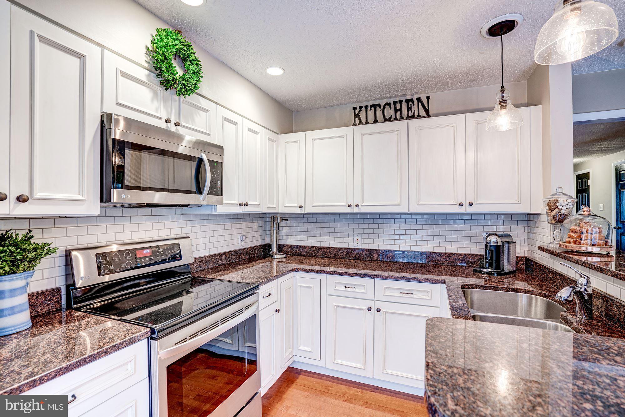 1614 Oak Spring Way Reston, VA 20190 - Photo 20 of 85 Kitchen - Granite Counter Tops!