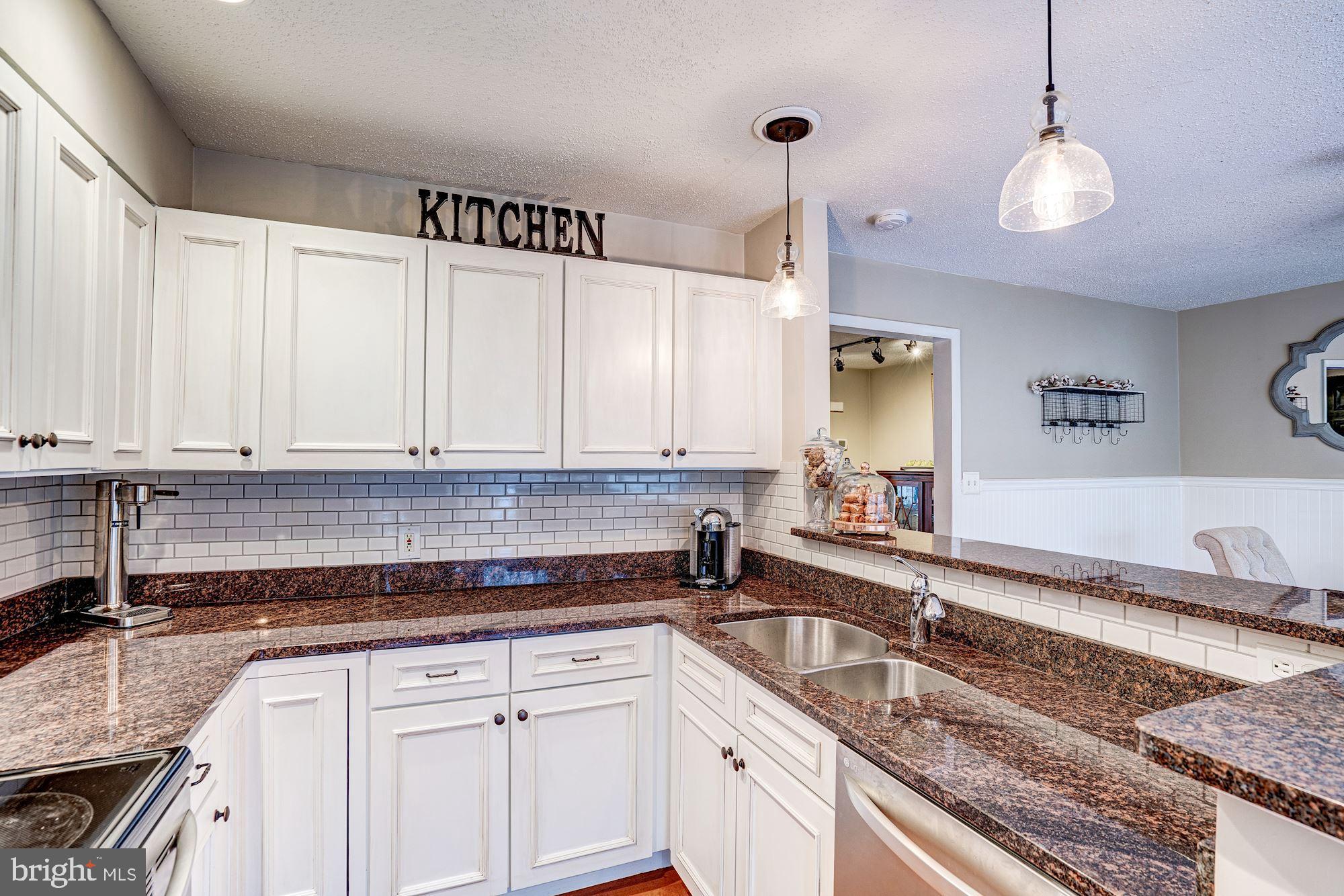1614 Oak Spring Way Reston, VA 20190 - Photo 21 of 85 Kitchen - Custom Back Splash!