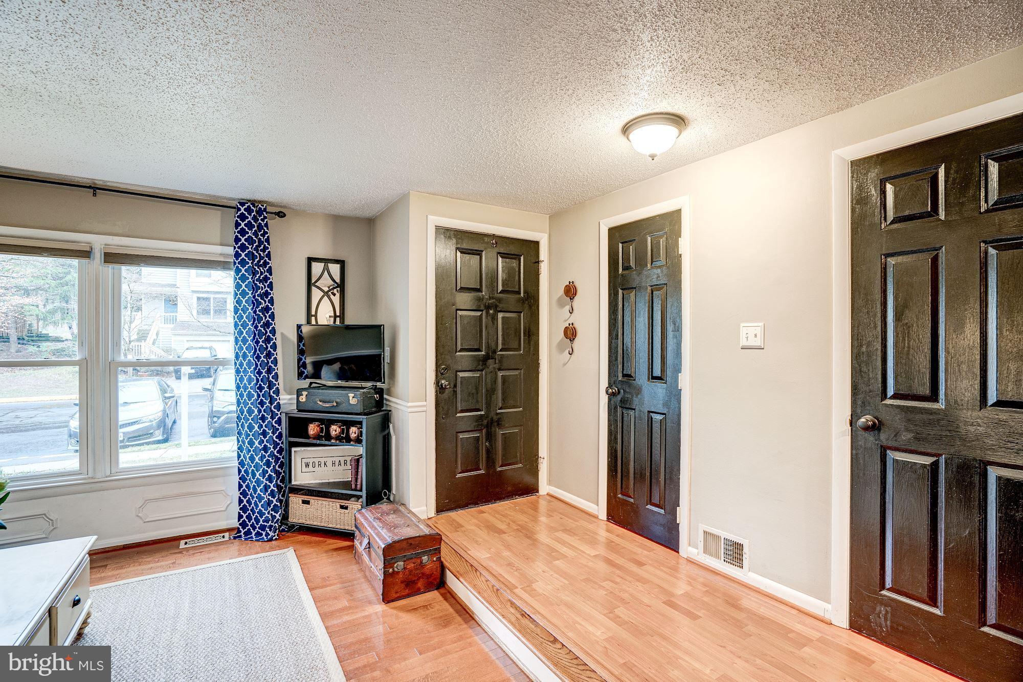 1614 Oak Spring Way Reston, VA 20190 - Photo 5 of 85 Foyer - Overhead Lighting