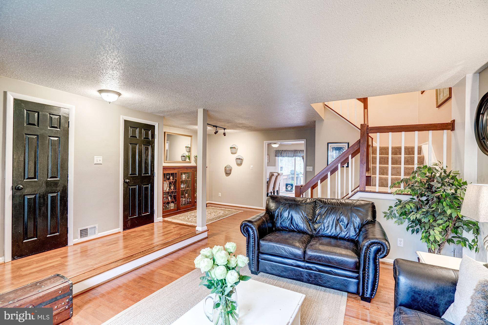 1614 Oak Spring Way Reston, VA 20190 - Photo 10 of 85 Living Room