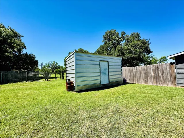 a view of a back yard of the house